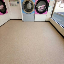 ハニードライ吉見店内装工事