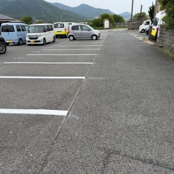 ハニードライ本社駐車場ライン工事