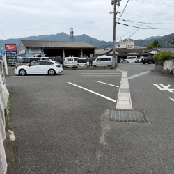 ハニードライ本社駐車場ライン工事