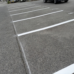 ハニードライ本社駐車場ライン工事