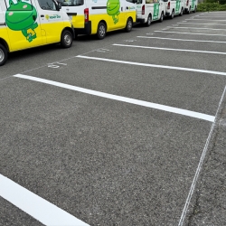 ハニードライ本社駐車場ライン工事