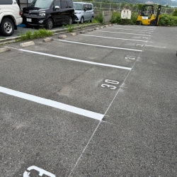 ハニードライ本社駐車場ライン工事